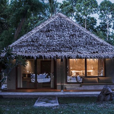 Coral Eye Boutique Resort And Marine Outpost Likupang Exterior photo