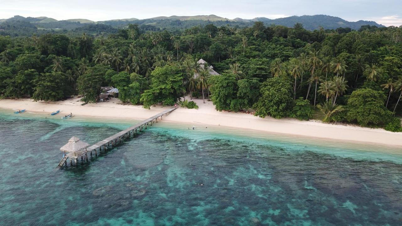 Coral Eye Boutique Resort And Marine Outpost Likupang Exterior photo