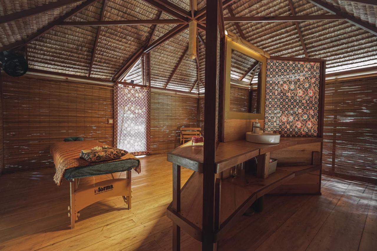 Coral Eye Boutique Resort And Marine Outpost Likupang Exterior photo