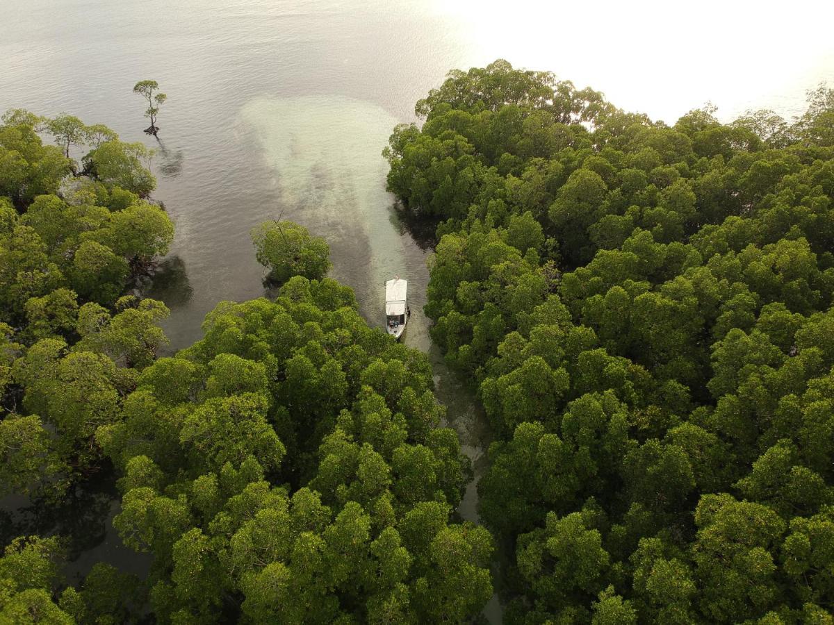 Coral Eye Boutique Resort And Marine Outpost Likupang Exterior photo