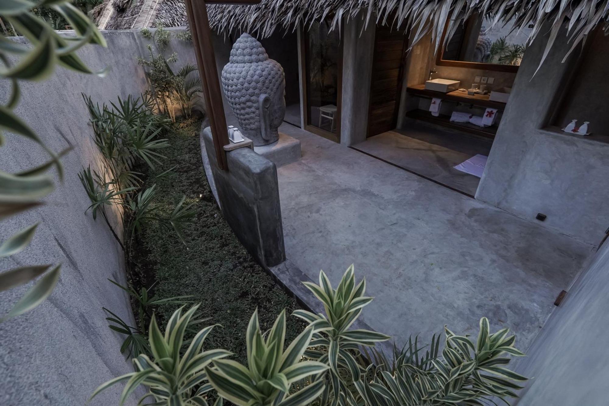 Coral Eye Boutique Resort And Marine Outpost Likupang Exterior photo