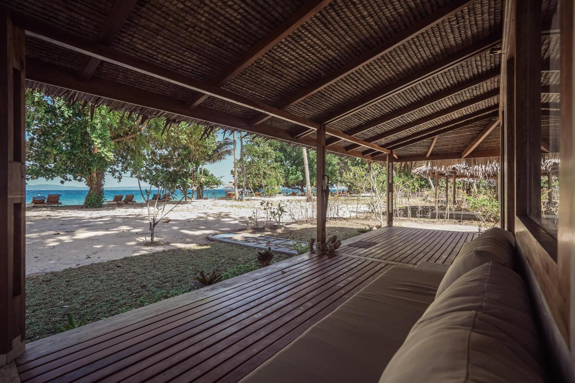 Coral Eye Boutique Resort And Marine Outpost Likupang Exterior photo