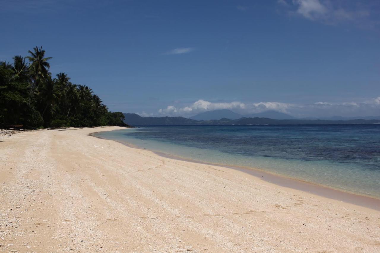Coral Eye Boutique Resort And Marine Outpost Likupang Exterior photo