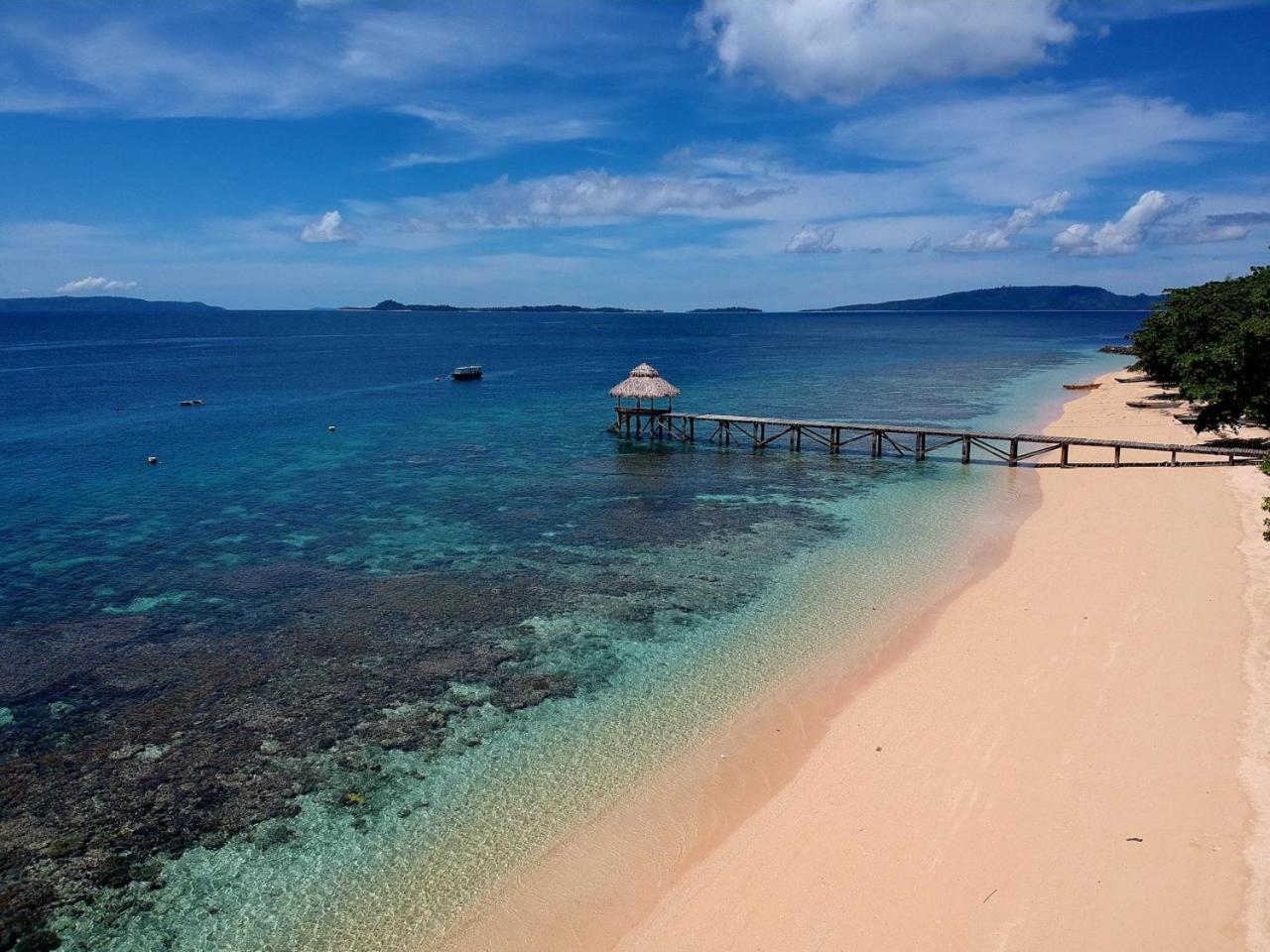 Coral Eye Boutique Resort And Marine Outpost Likupang Exterior photo