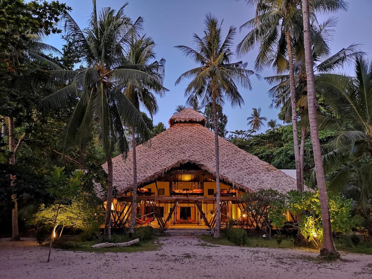 Coral Eye Boutique Resort And Marine Outpost Likupang Exterior photo